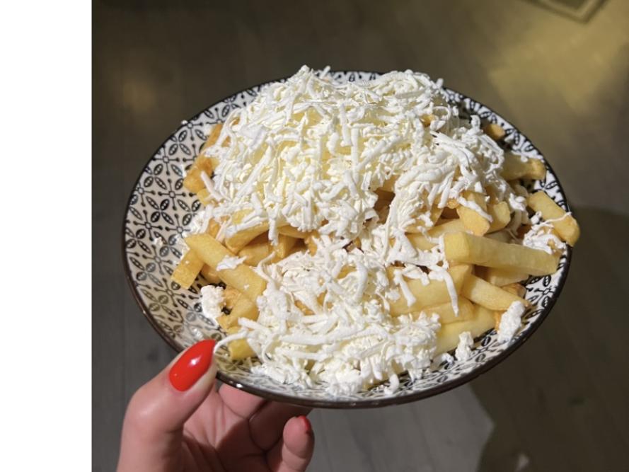 Пържени картофи със сирене 250 гр.